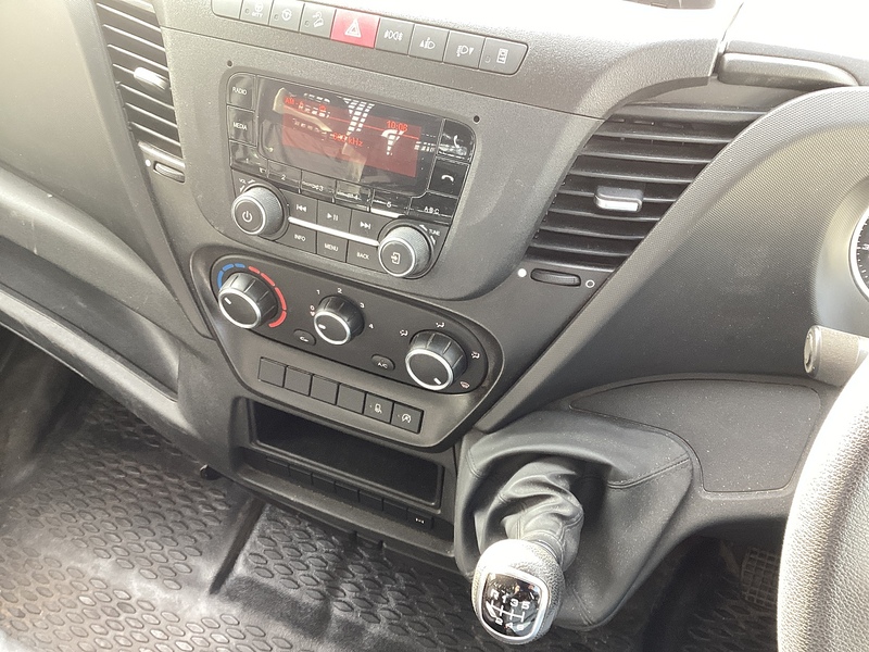 Iveco D HPI 14V 35C 3000 Tipper A/C Euro 6 L=11FT