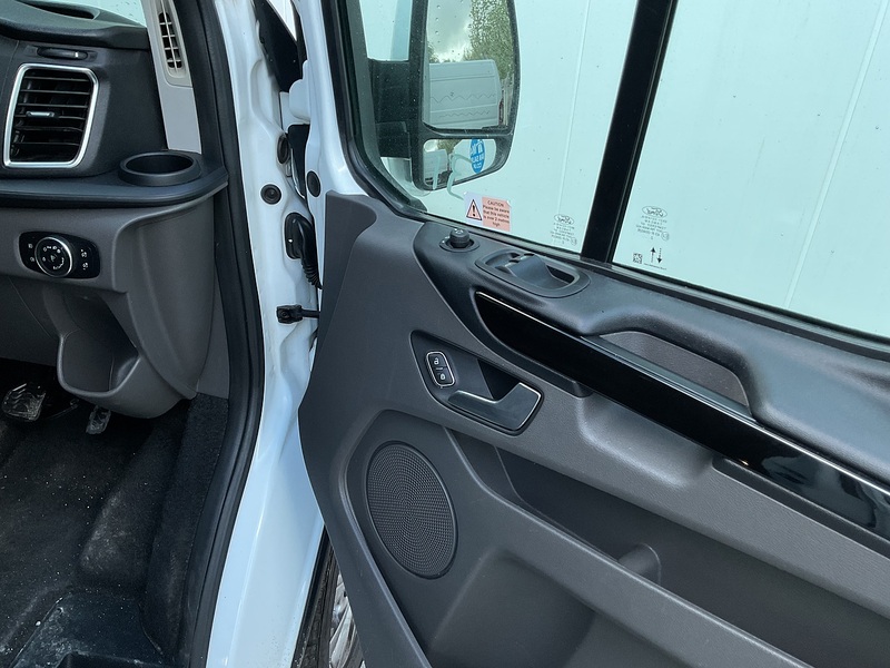 Ford 320 EcoBlue Limited SWB Euro 6