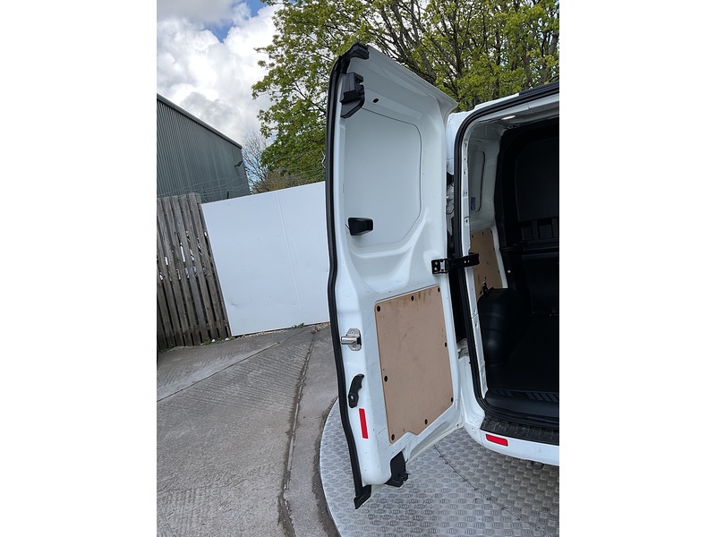 Ford 320 EcoBlue Limited SWB Euro 6