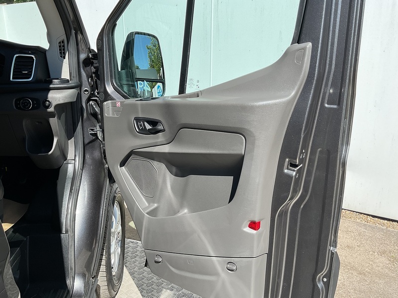 Ford 410 EcoBlue Limited 15 Seater 