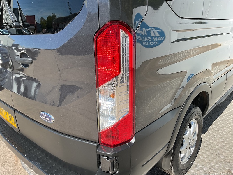 Ford 410 EcoBlue Limited 15 Seater 