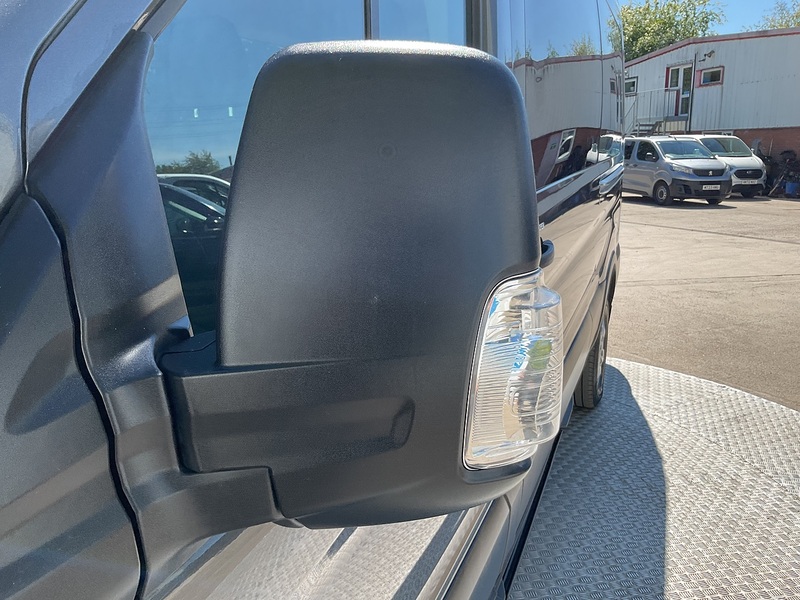 Ford 410 EcoBlue Limited 15 Seater 