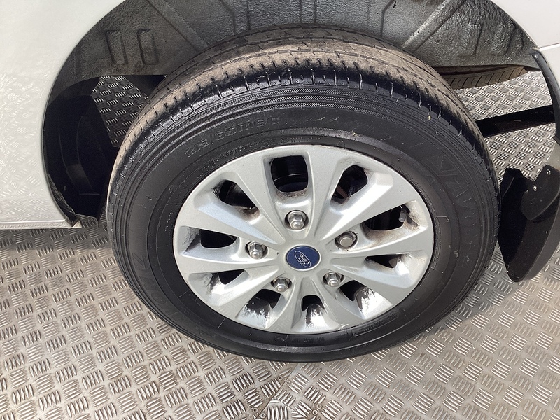 Ford 320 EcoBlue Limited Crewcab LWB L/R Euro 6