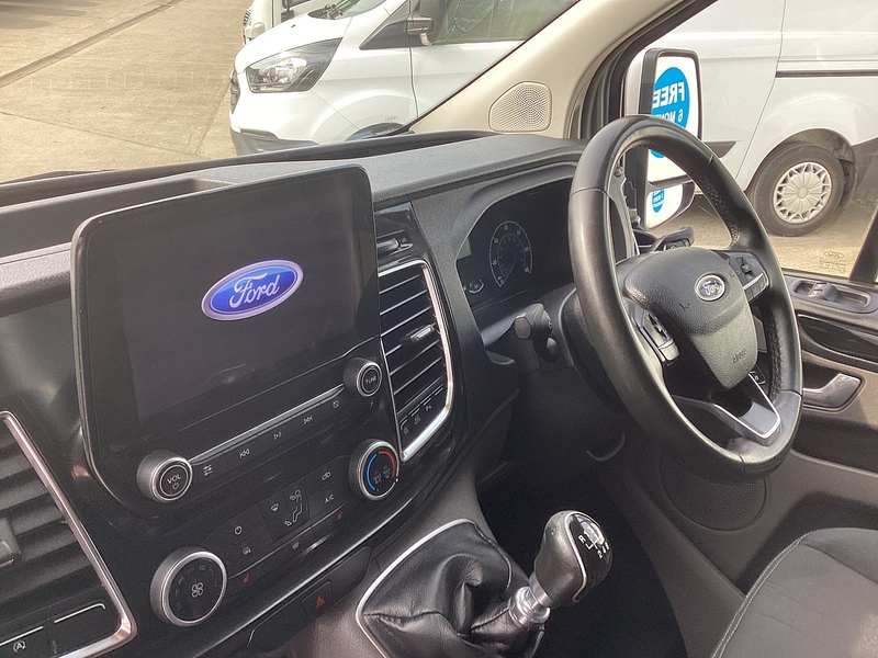 Ford 320 EcoBlue Limited Crewcab LWB L/R Euro 6