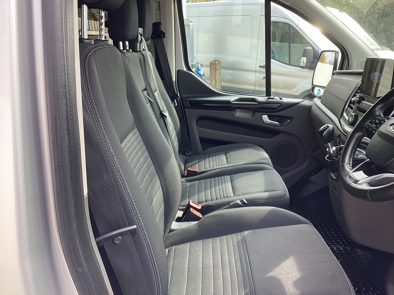 Ford 320 EcoBlue Limited Crewcab LWB L/R Euro 6