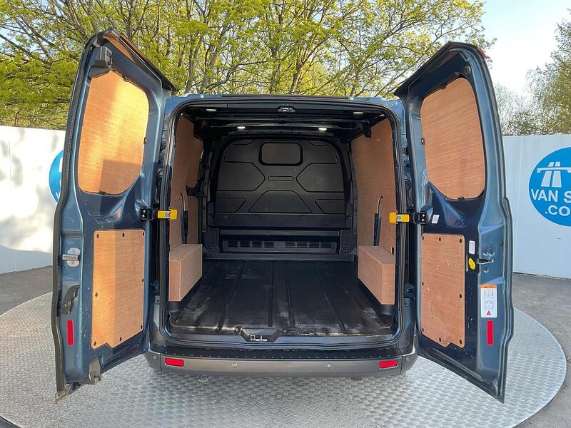 Ford 300 EcoBlue Active SWB L/R A/C Euro 6