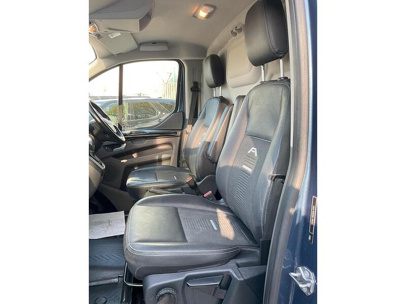 Ford 300 EcoBlue Active SWB L/R A/C Euro 6