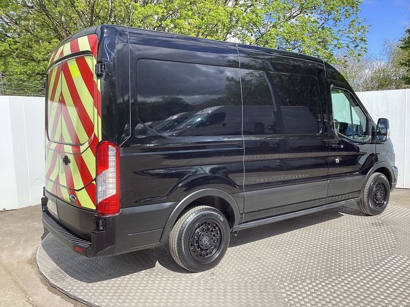 Ford 290 EcoBlue Leader MWB M/R A/C Euro 6