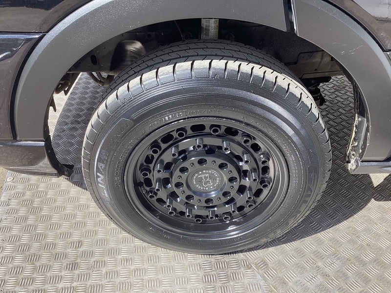 Ford 290 EcoBlue Leader MWB M/R A/C Euro 6