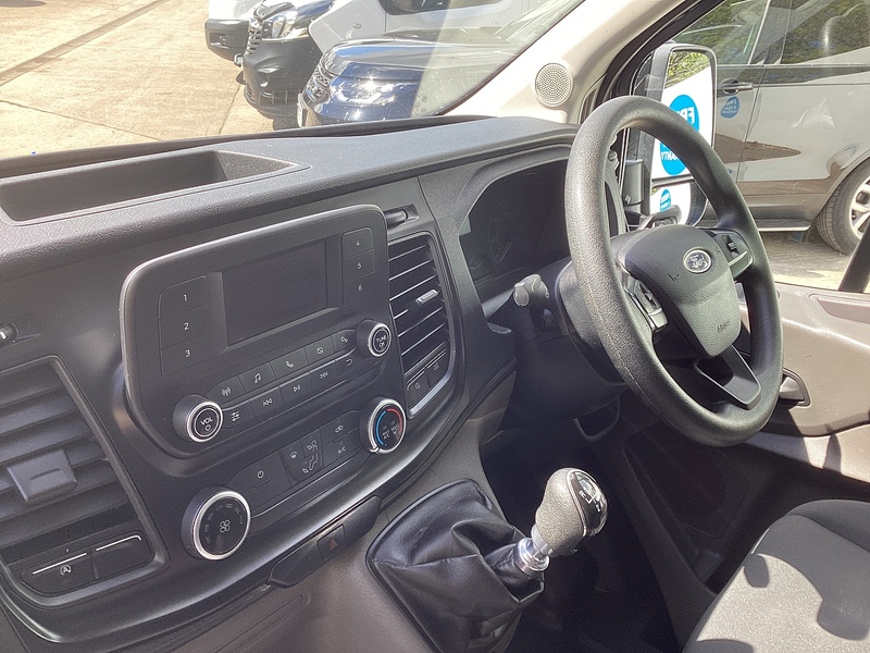 Ford 290 EcoBlue Leader MWB M/R A/C Euro 6