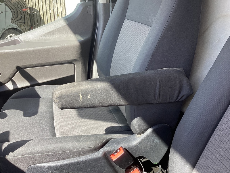 Ford 290 EcoBlue Leader MWB M/R A/C Euro 6