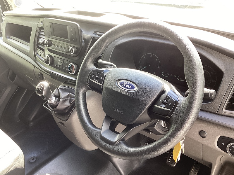 Ford 290 EcoBlue Leader MWB M/R A/C Euro 6