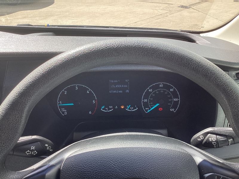 Ford 290 EcoBlue Leader MWB M/R A/C Euro 6