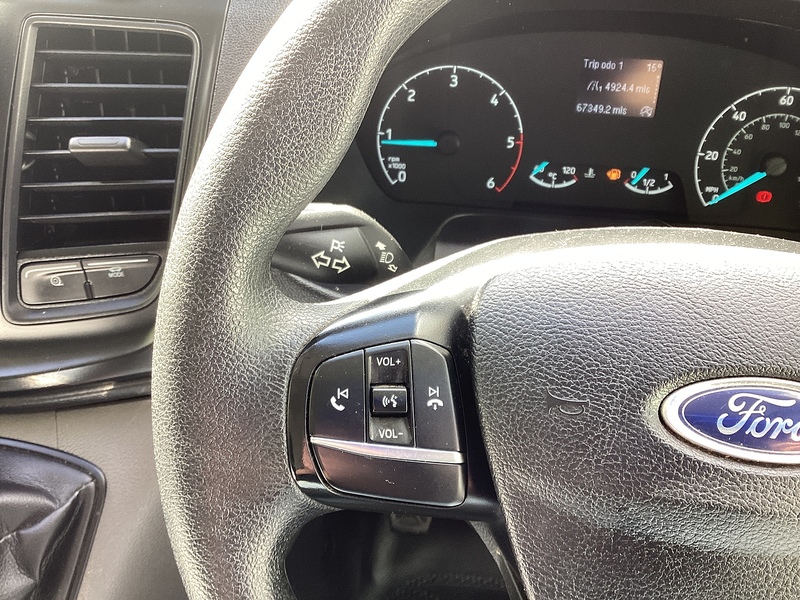 Ford 290 EcoBlue Leader MWB M/R A/C Euro 6