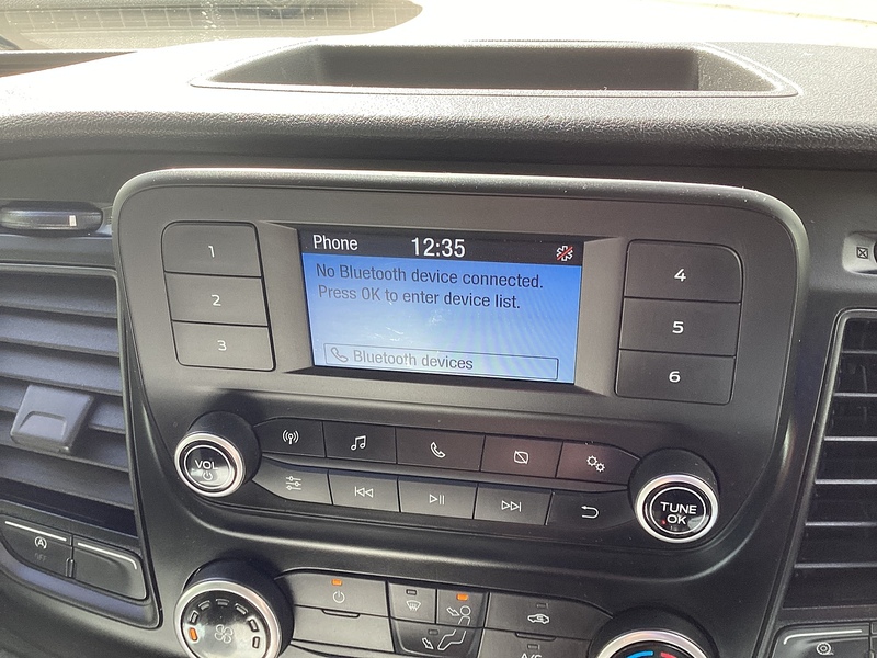 Ford 290 EcoBlue Leader MWB M/R A/C Euro 6