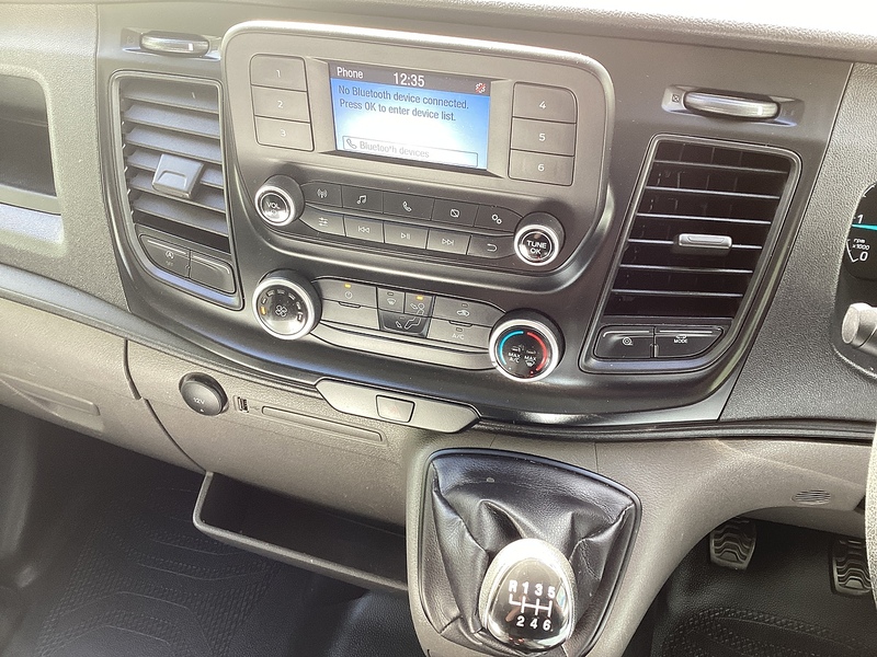 Ford 290 EcoBlue Leader MWB M/R A/C Euro 6