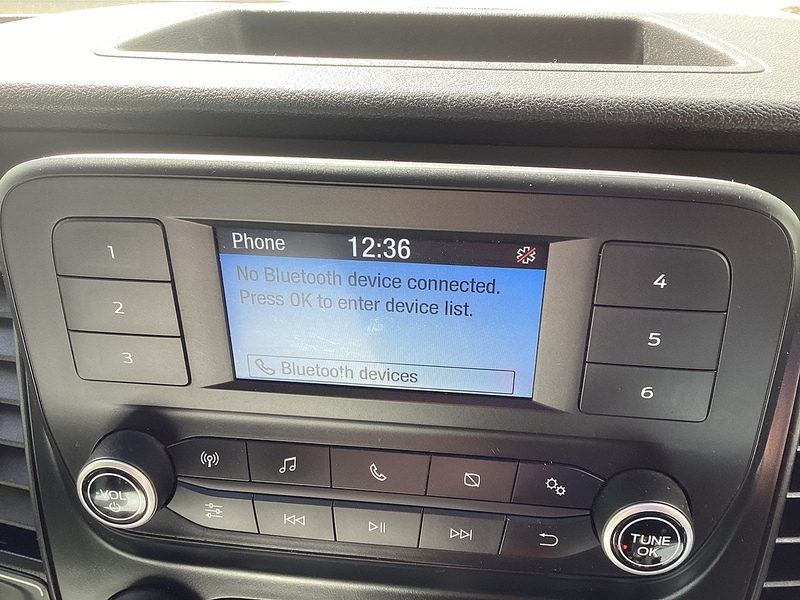 Ford 290 EcoBlue Leader MWB M/R A/C Euro 6