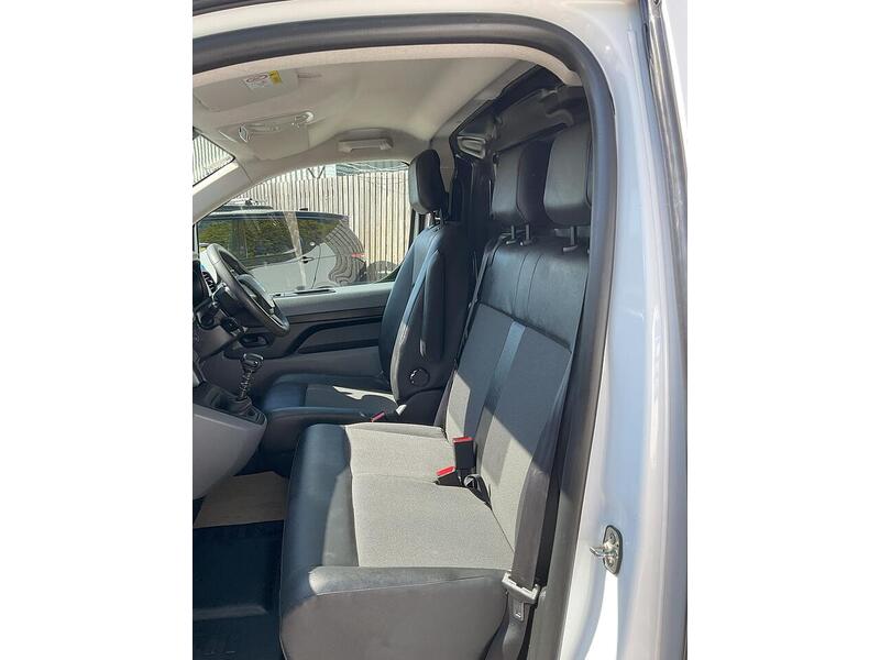 Vauxhall Turbo D 2900 Dynamic LWB L/R A/C Euro 6