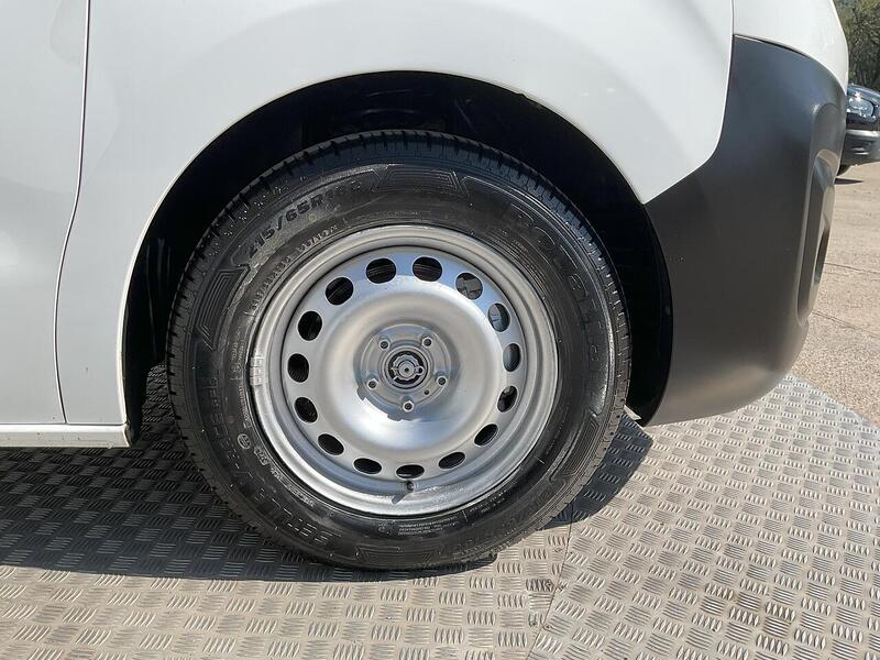 Vauxhall Turbo D 2900 Dynamic LWB L/R A/C Euro 6