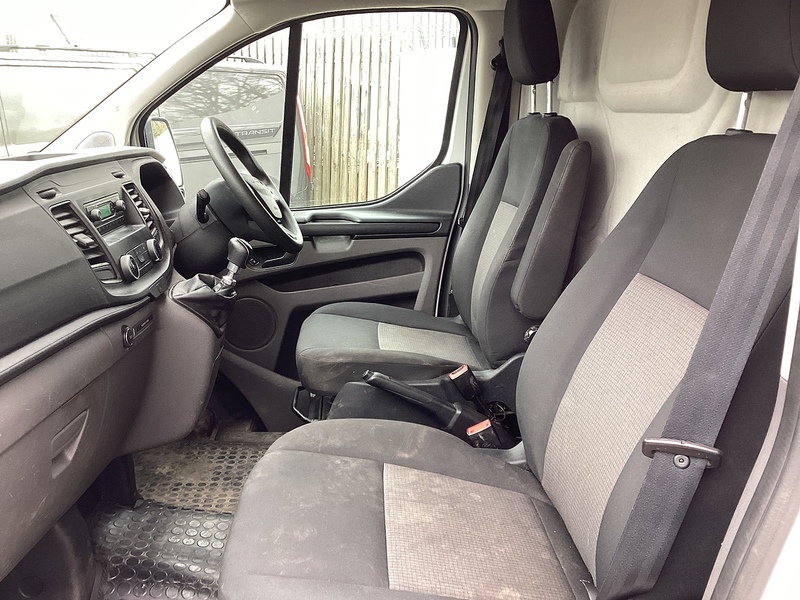 Ford 320 EcoBlue SWB L/R Euro 6 **NO VAT**