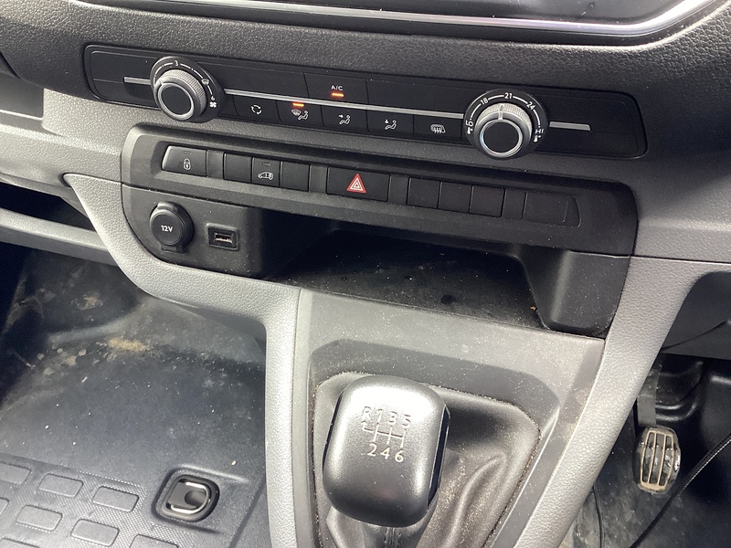 Vauxhall Turbo D 3100 Sportive SWB L/R A/C Euro 6