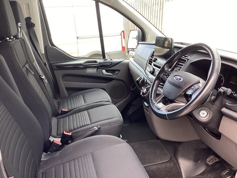 Ford 320 EcoBlue Limited Crewcab LWB A/C Euro 6