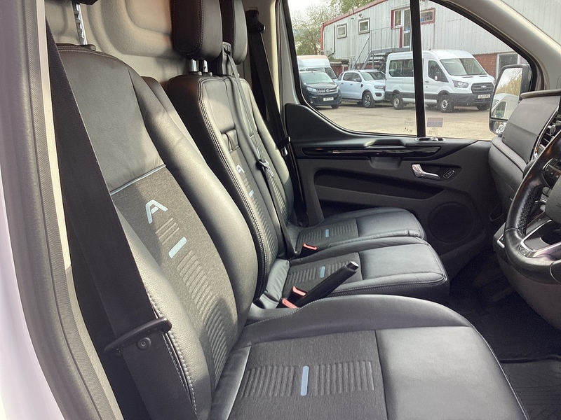 Ford 300 EcoBlue Active SWB L/R A/C Euro 6