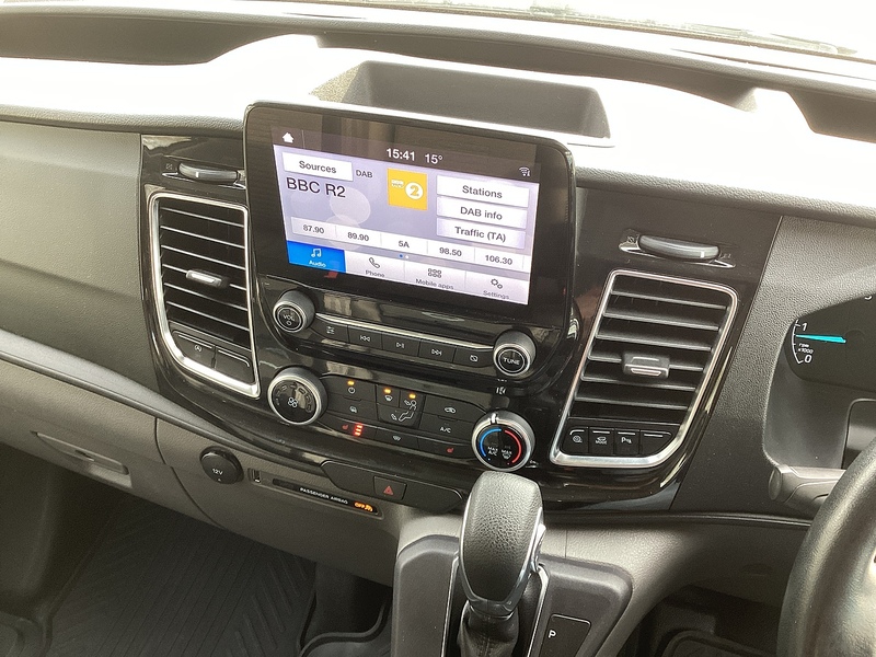 Ford 300 EcoBlue Active SWB L/R A/C Euro 6