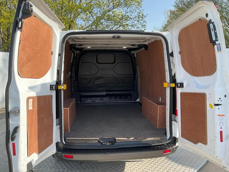 Ford 300 EcoBlue Active SWB L/R A/C Euro 6