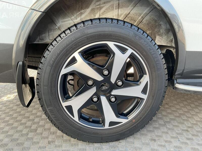 Ford 300 EcoBlue Active SWB L/R A/C Euro 6