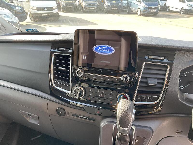 Ford 300 EcoBlue Active SWB L/R A/C Euro 6