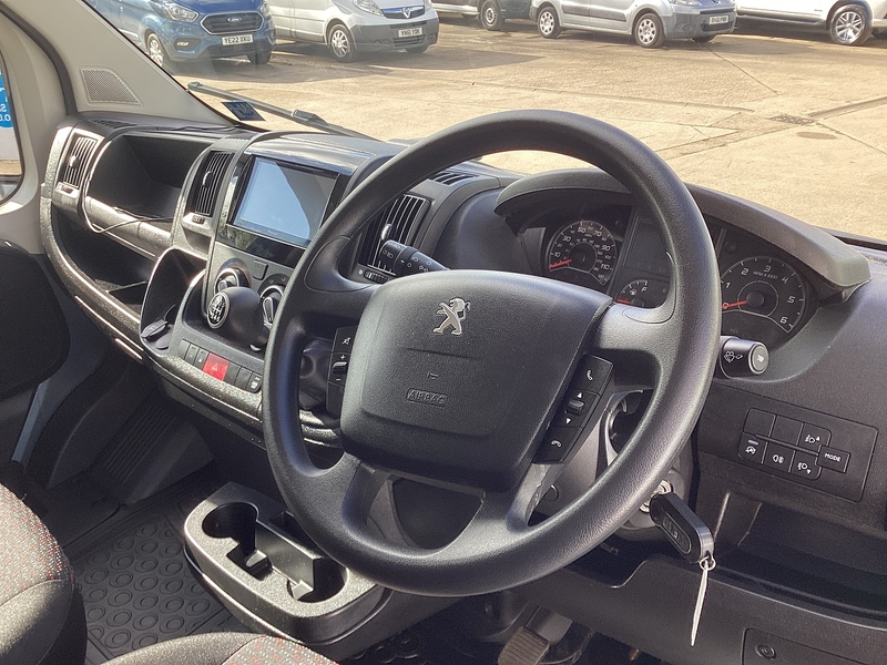 Peugeot BlueHDi 330 Professional SWB L/R Euro 6