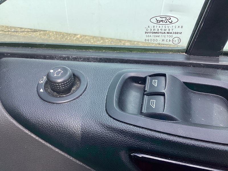 Ford 320 EcoBlue Limited LWB L/R A/C Euro 6