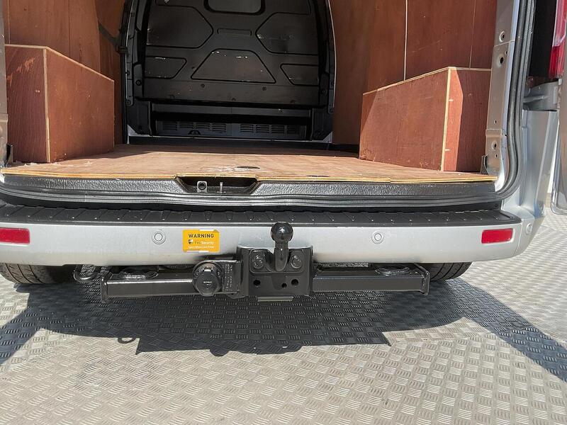 Ford 320 EcoBlue Limited LWB L/R A/C Euro 6