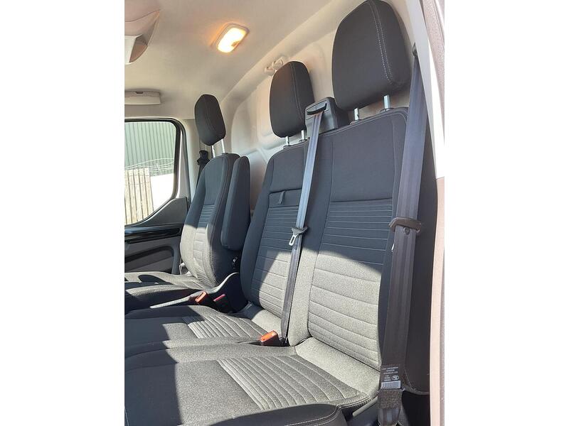Ford 320 EcoBlue Limited LWB L/R A/C Euro 6