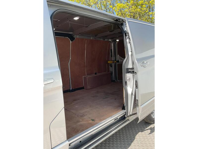 Ford 320 EcoBlue Limited LWB L/R A/C Euro 6