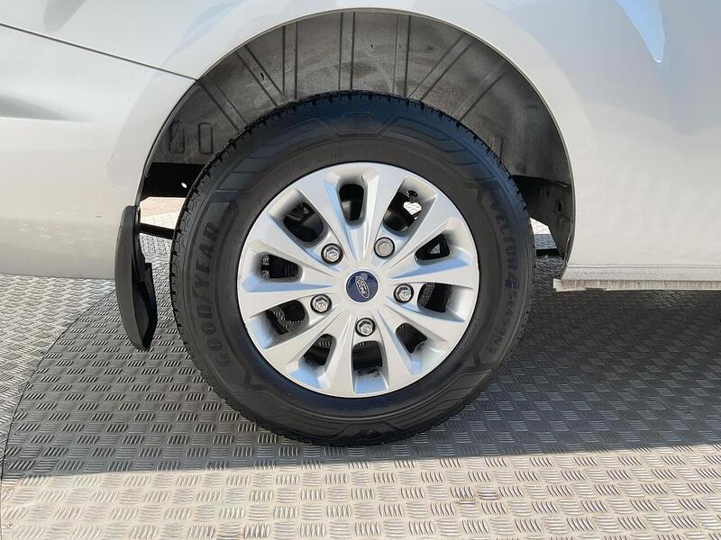 Ford 320 EcoBlue Limited LWB L/R A/C Euro 6