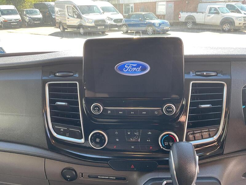 Ford 320 EcoBlue Limited LWB L/R A/C Euro 6