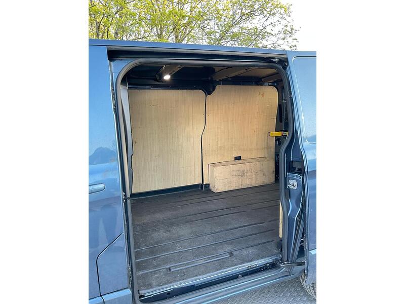 Ford 280 EcoBlue Limited SWB A/C Euro 6 