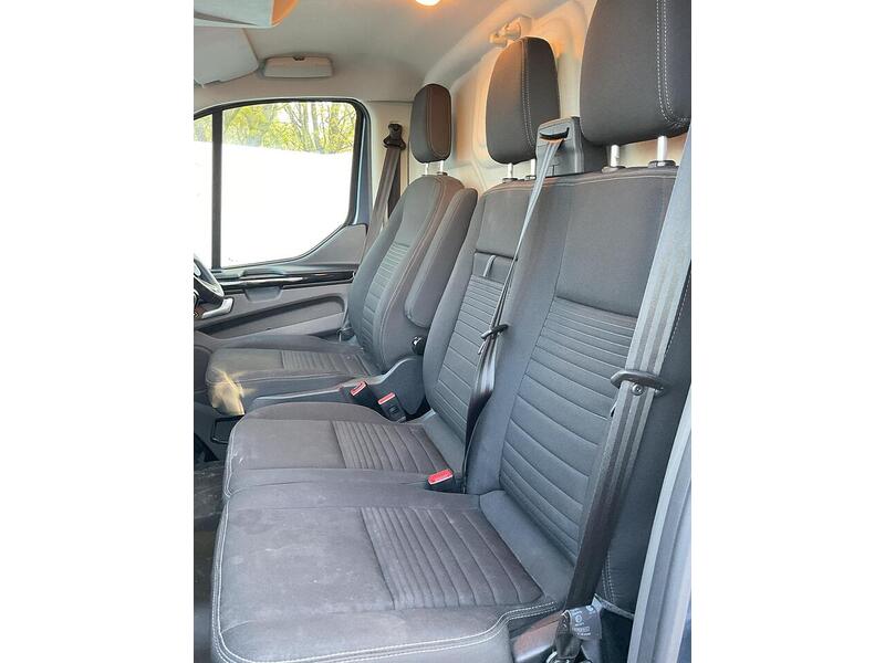 Ford 280 EcoBlue Limited SWB A/C Euro 6 