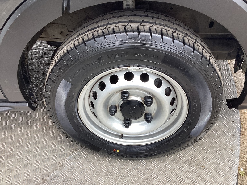Ford 350 EcoBlue Leader LWB M/R Euro 6