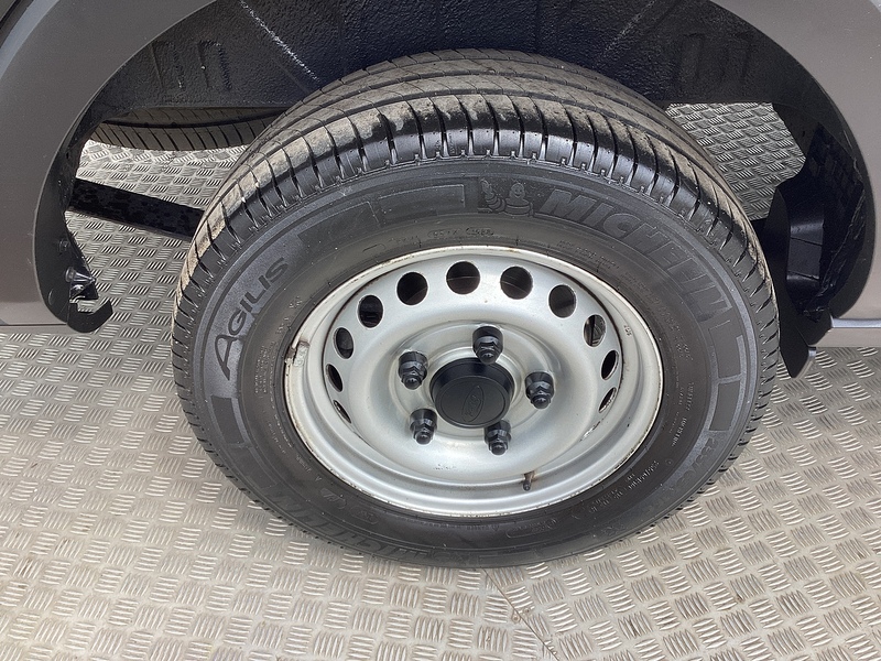Ford 350 EcoBlue Leader LWB M/R Euro 6