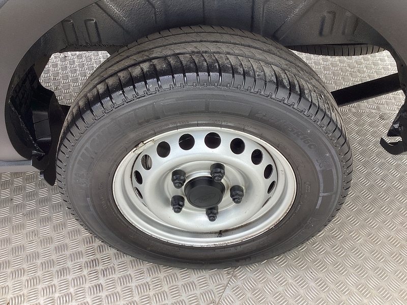 Ford 350 EcoBlue Leader LWB M/R Euro 6