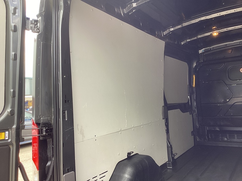Ford 350 EcoBlue Leader LWB M/R Euro 6