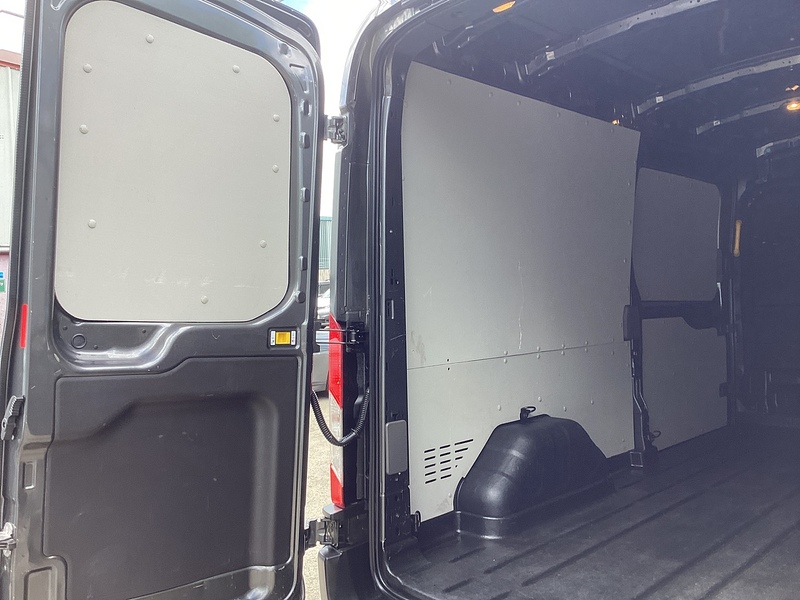 Ford 350 EcoBlue Leader LWB M/R Euro 6