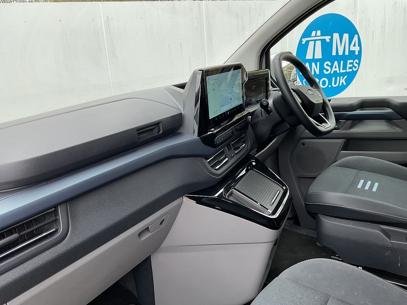 Ford 320 EcoBlue Active 8 Seater Euro 6 **NO VAT**