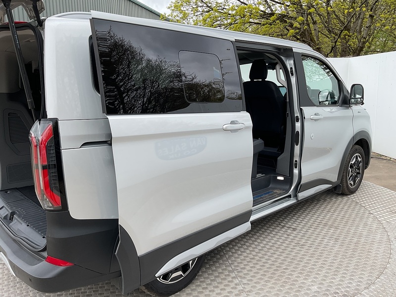 Ford 320 EcoBlue Active 8 Seater Euro 6 **NO VAT**