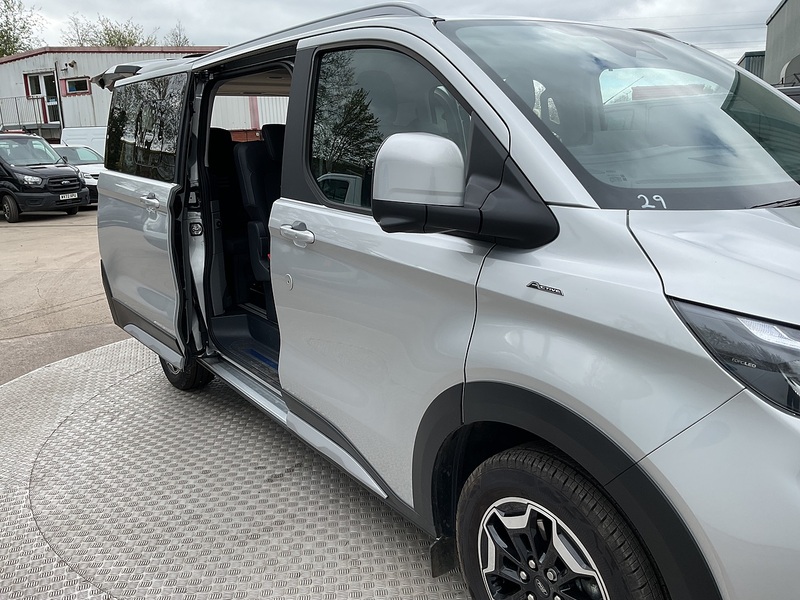 Ford 320 EcoBlue Active 8 Seater Euro 6 **NO VAT**