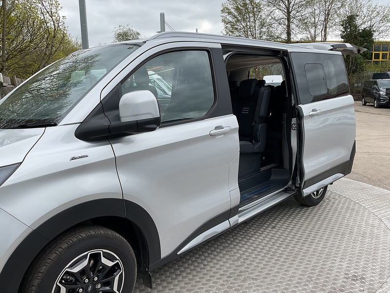 Ford 320 EcoBlue Active 8 Seater Euro 6 **NO VAT**