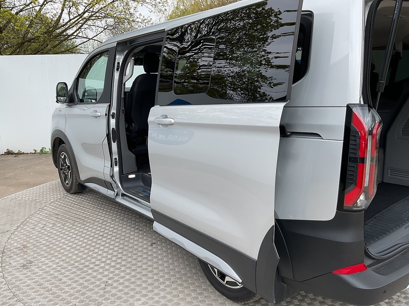 Ford 320 EcoBlue Active 8 Seater Euro 6 **NO VAT**